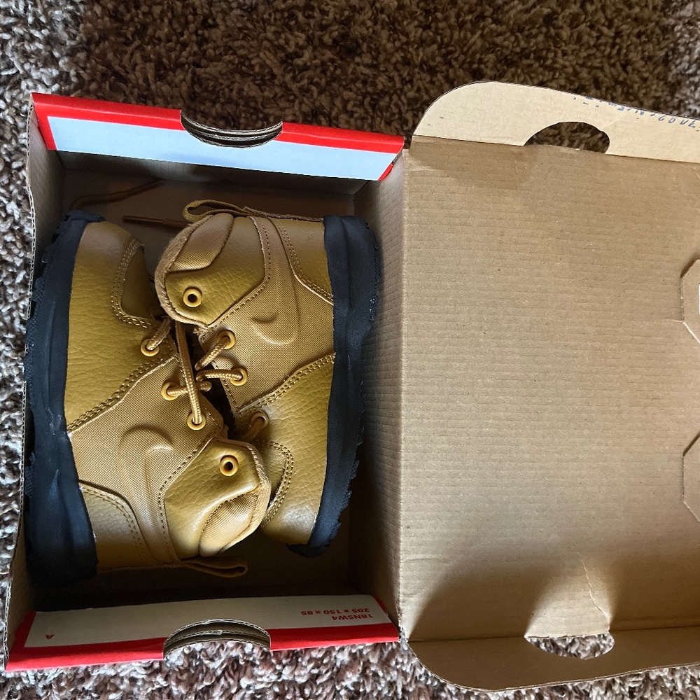 Nike Manoa LTR